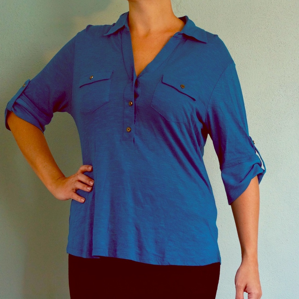 Blue 3/4 inch sleeve top